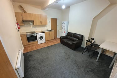 2 bed flat, West Luton Place, Adamstown, Cardiff, CF240EW - Image 1